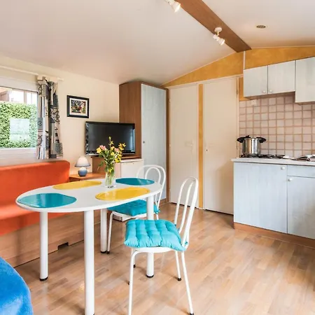 Mobil-home Confortable - 4 Pers. - Api-1-52-2009 * Grand-Aigueblanche