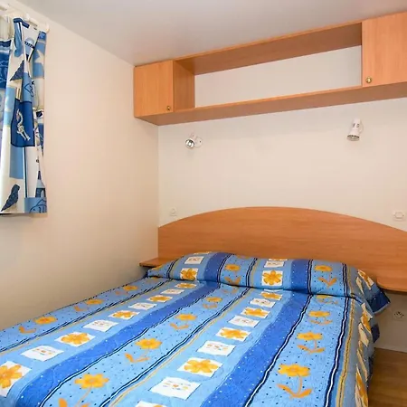 Mobil-home Confortable - 4 Pers. - Api-1-52-2009 *